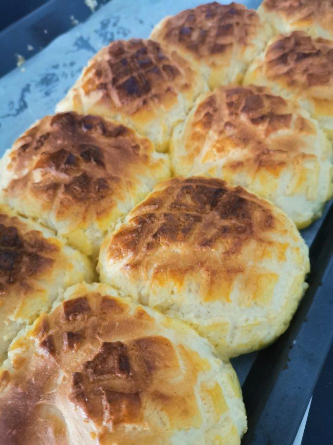 好吃到炸裂的港式菠萝包（附带制作酥皮的小视频）