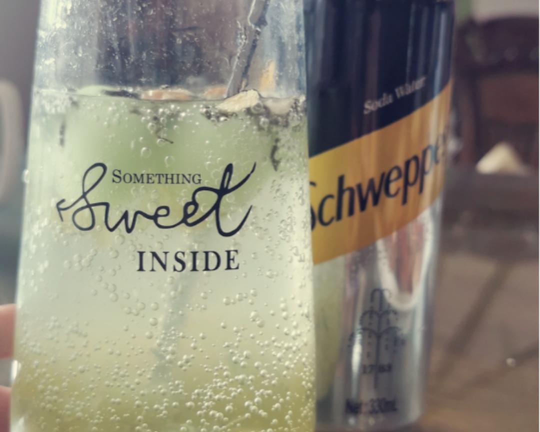 夏日茉莉绿茶葡萄冰