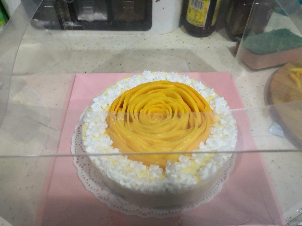 芒果花装饰慕斯蛋糕