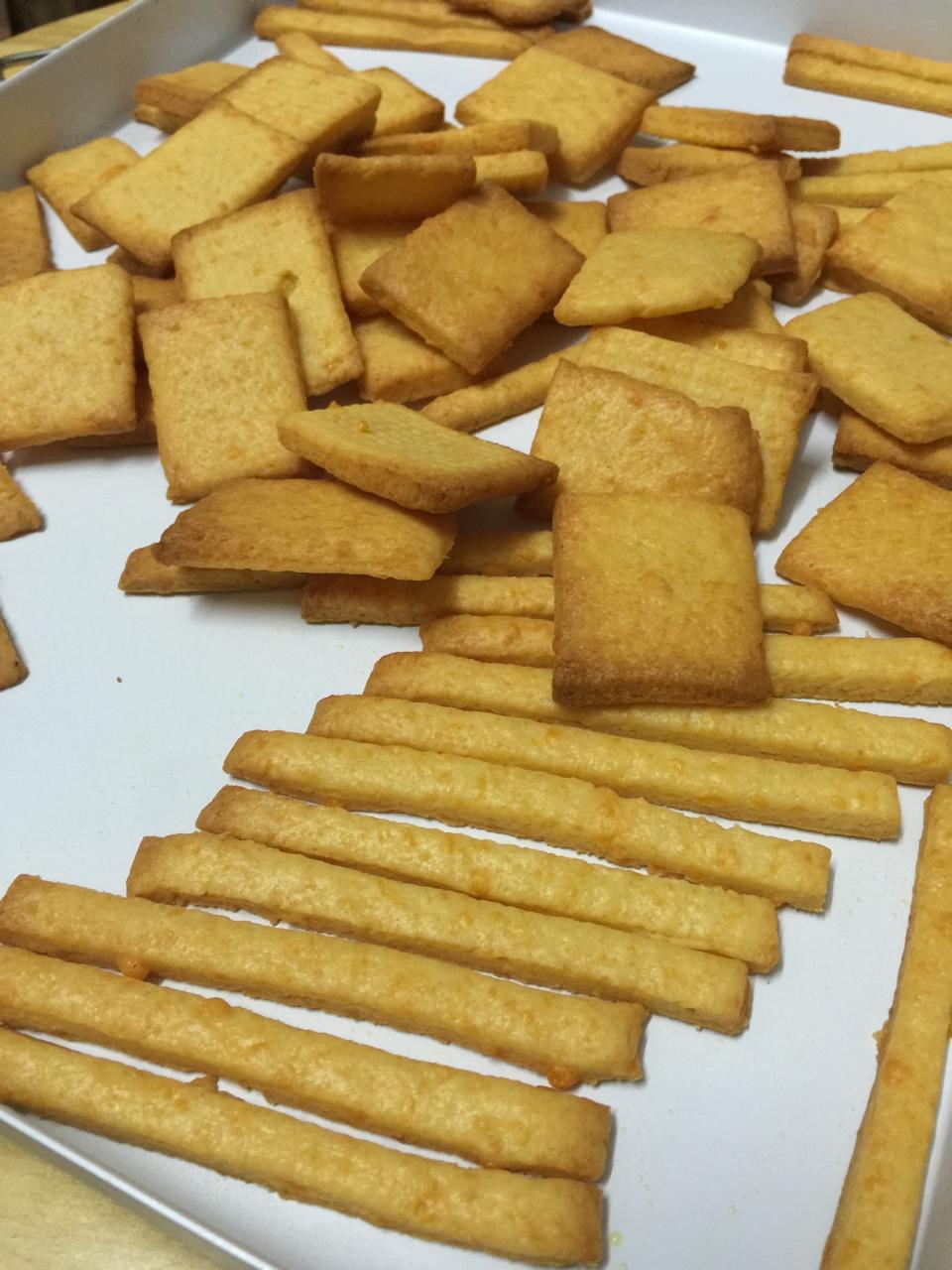 粒粒切达奶酪饼干