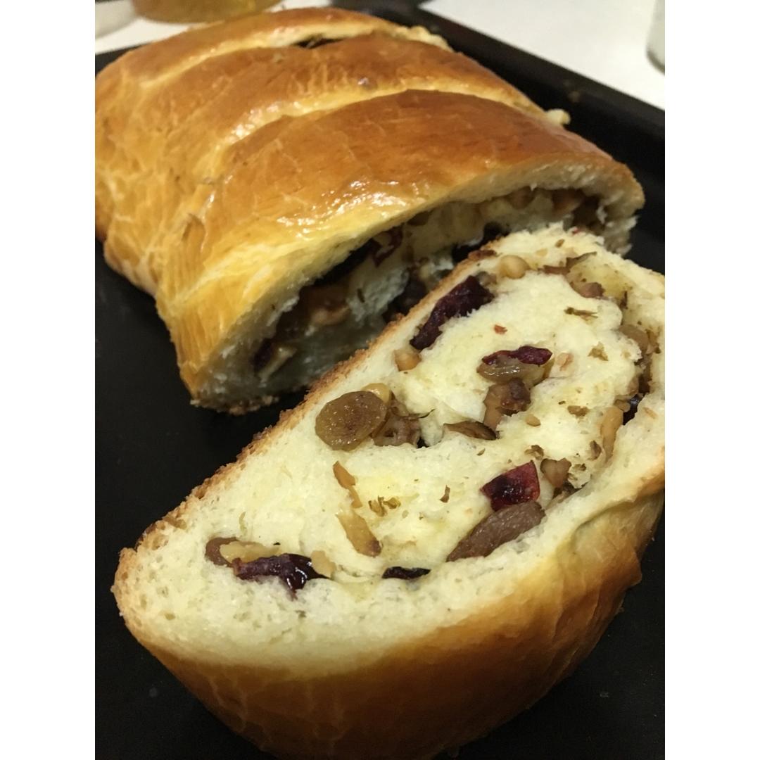 风靡代购店的新疆果仁大列巴