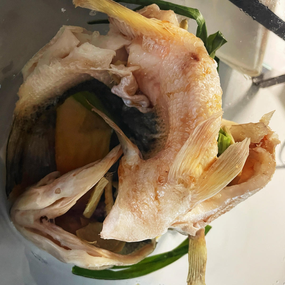 微波炉清蒸鲈鱼