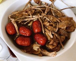 🌽茶树菇玉米排骨汤的做法 步骤3