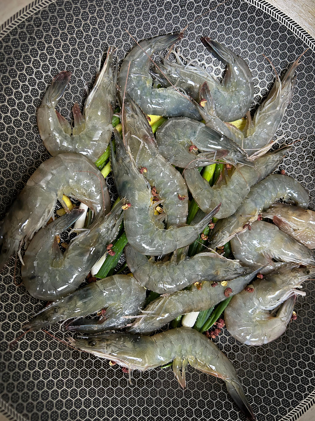 没有一滴水的白灼斑节虾