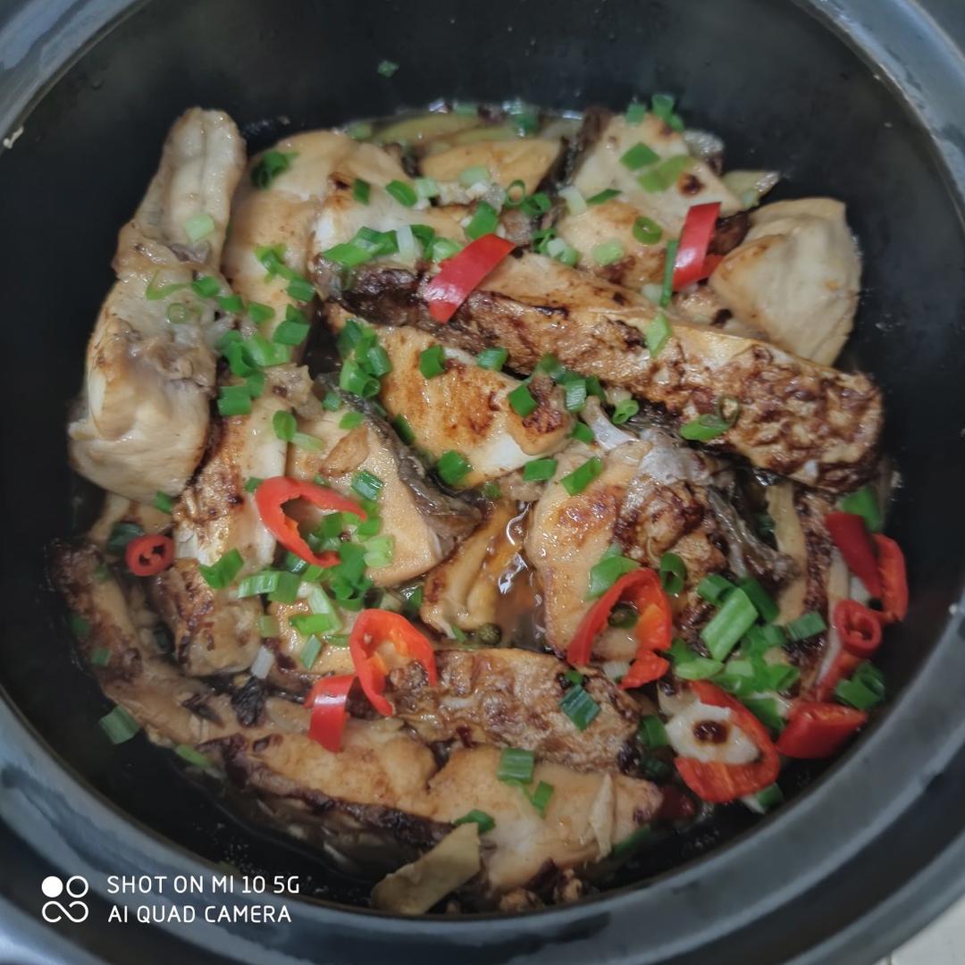 香焖草鱼砂锅煲