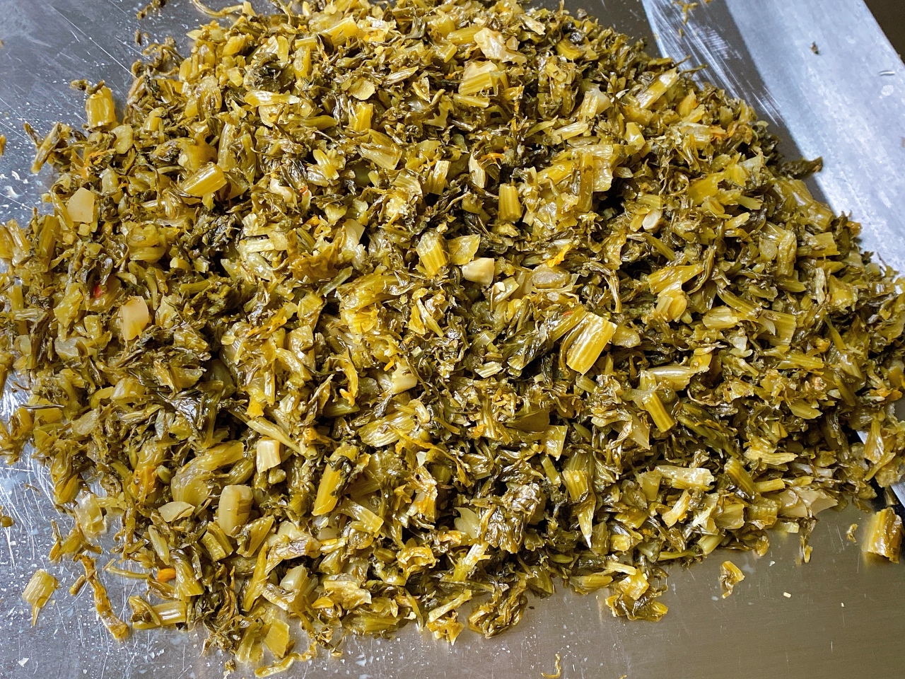 鲜笋的一种吃法与保存方法——笋丝雪菜与罐头的做法 步骤5