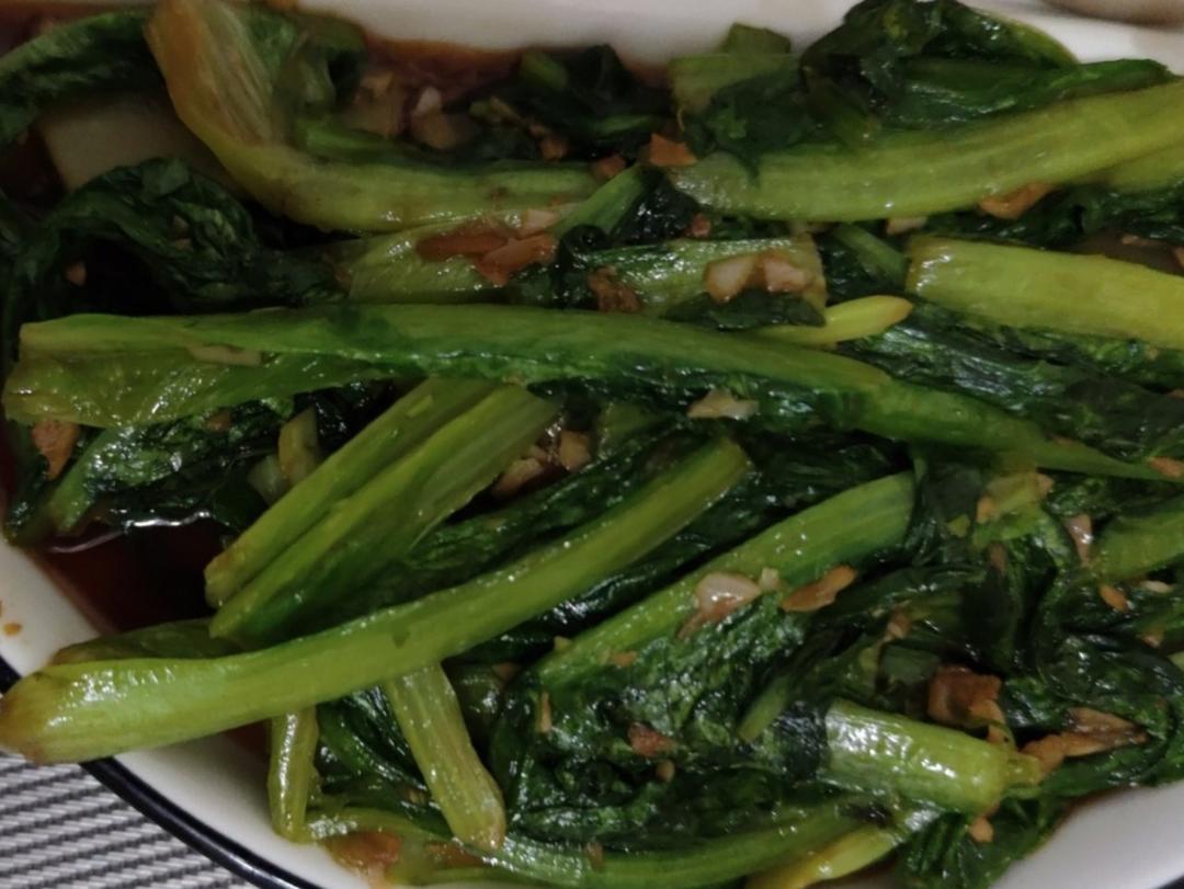 蒜蓉耗油清炒油麦菜，减脂快手菜，宝宝超爱，傻瓜步骤，屡试不爽，好吃且下饭，鲜香爽口！！