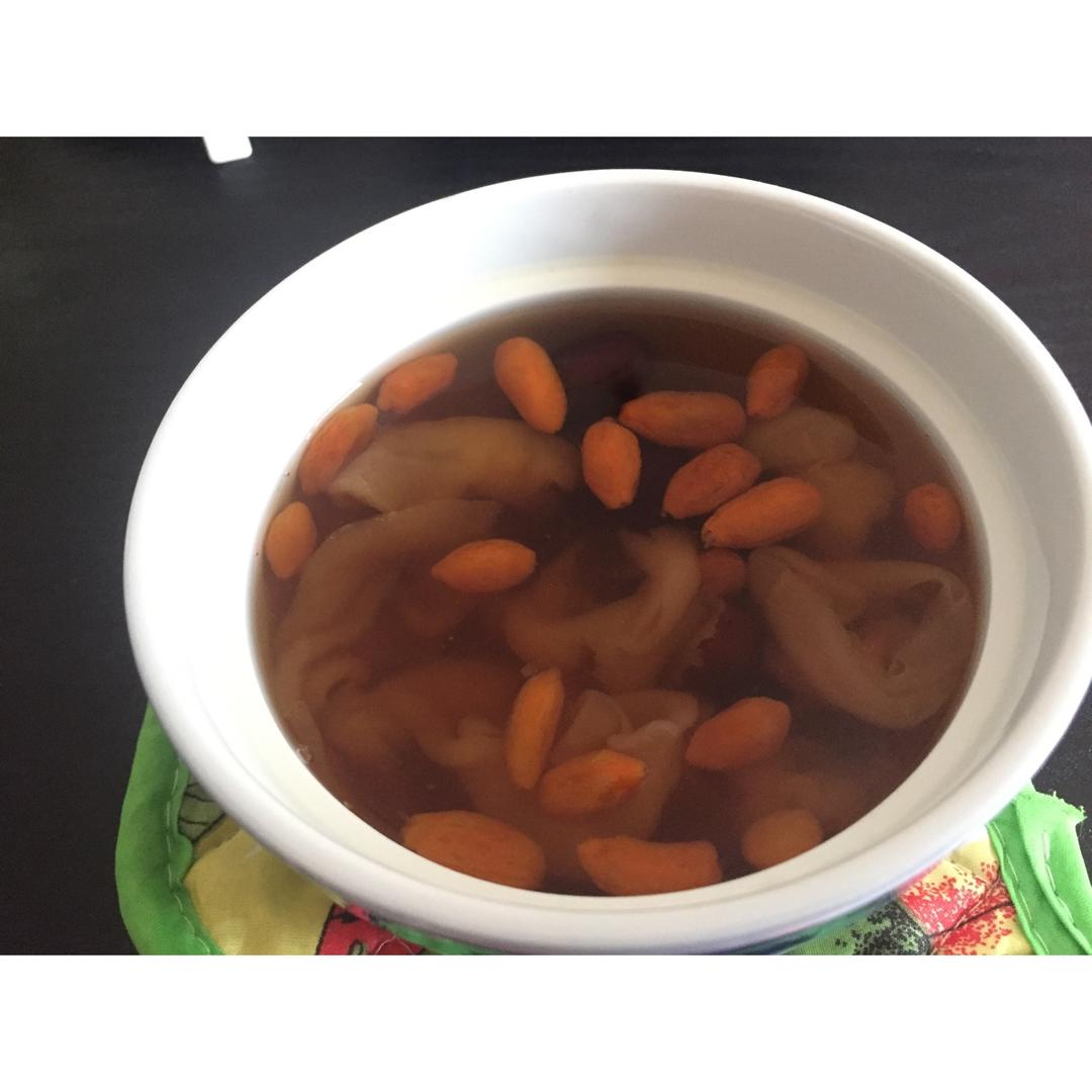 花胶炖红枣枸杞
