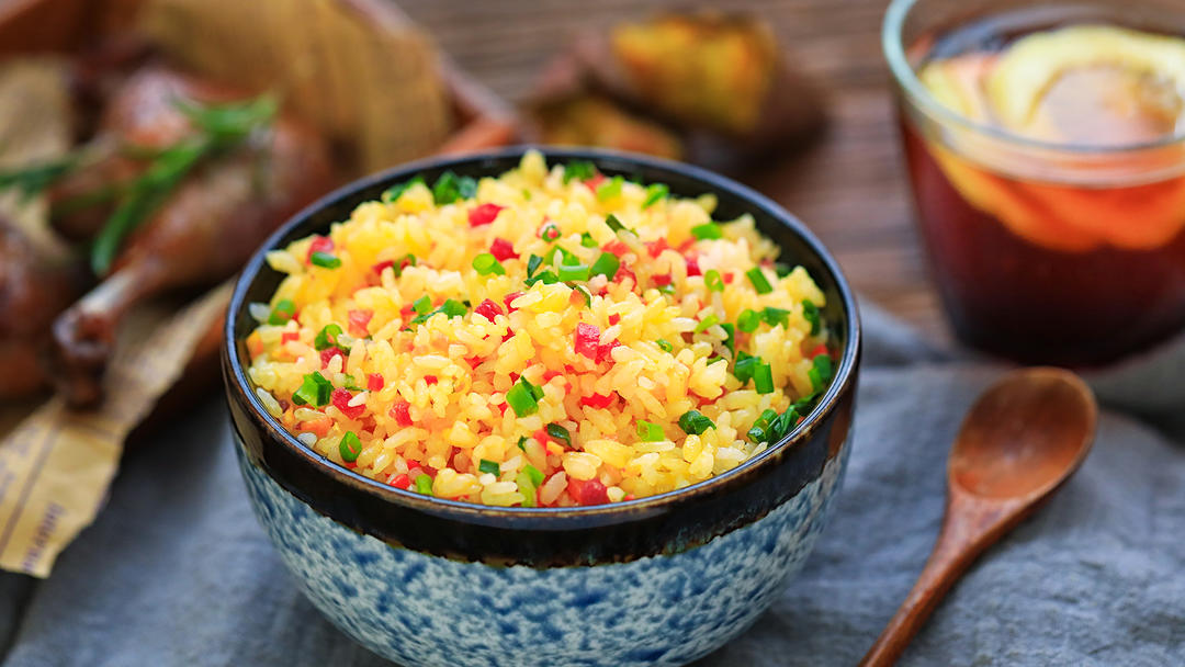 黄金腊肠炒饭的做法