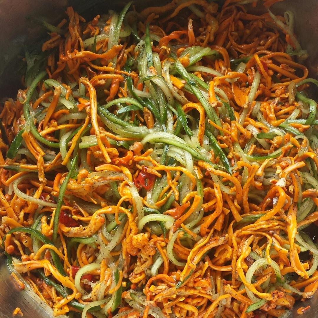 黄瓜丝拌虫草花