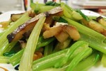 鳗鱼鲞丝炒芹菜--很香很好吃的快手菜
