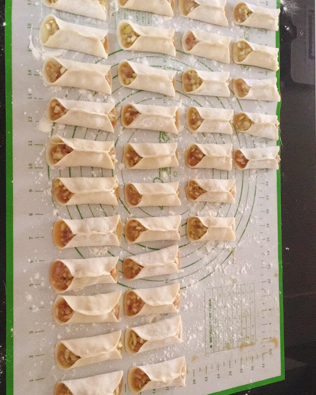 百变饺子皮～香煎槐花牛肉锅贴
