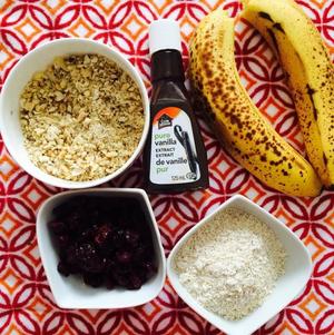 超级简单超快手-无油无糖超级健康的—香蕉燕麦坚果能量棒的做法 步骤1