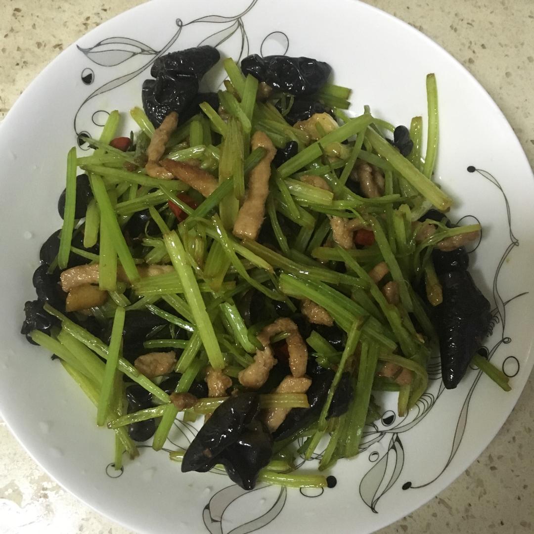 香芹炒木耳