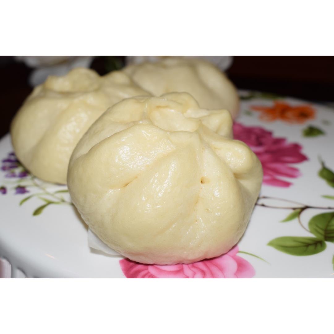 松软多汁的肉包子