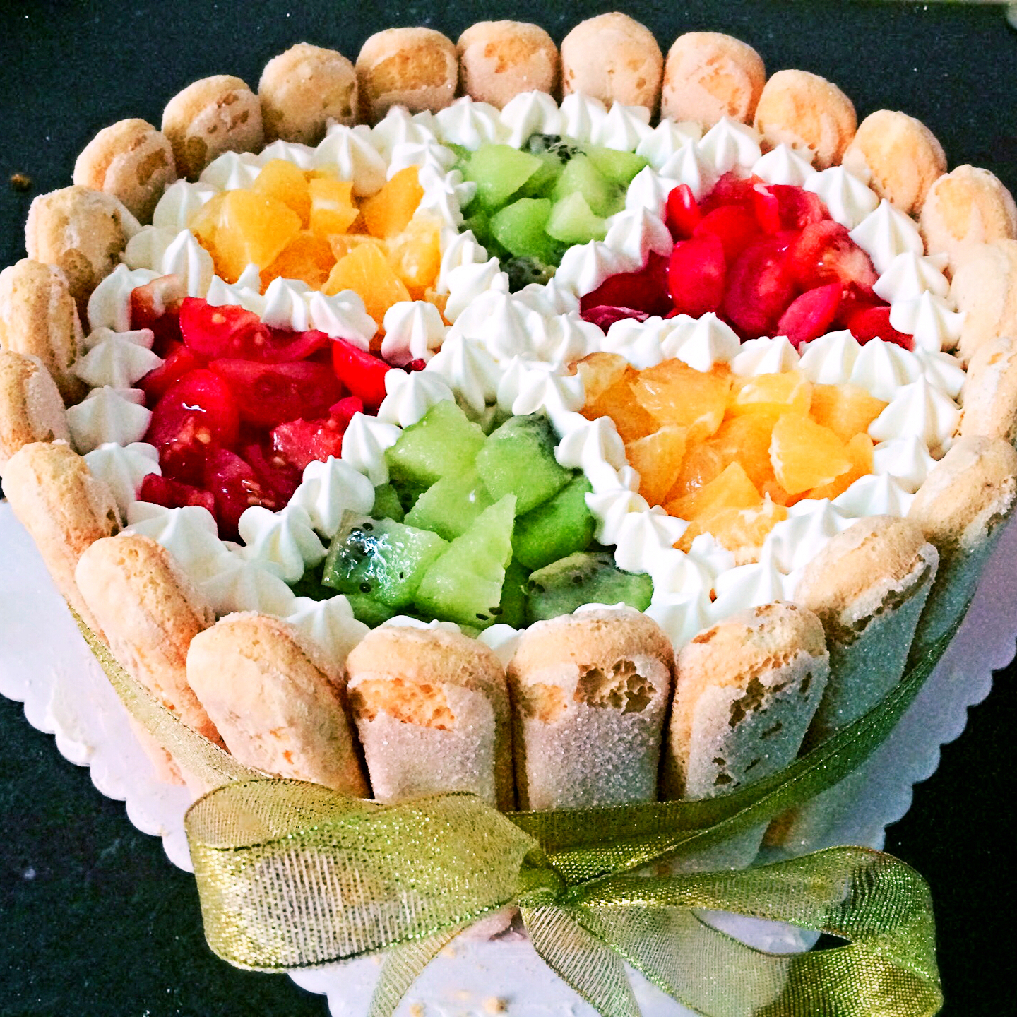 鲜奶双拼水果蛋糕