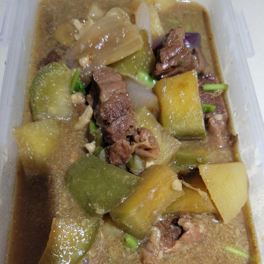 萝卜焖牛腩 （好吃得可以摆摊了）