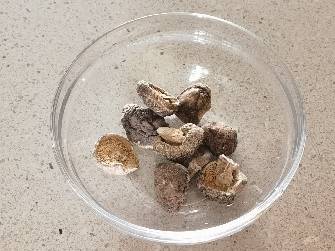 栗子冬菇焖排骨的做法 步骤1