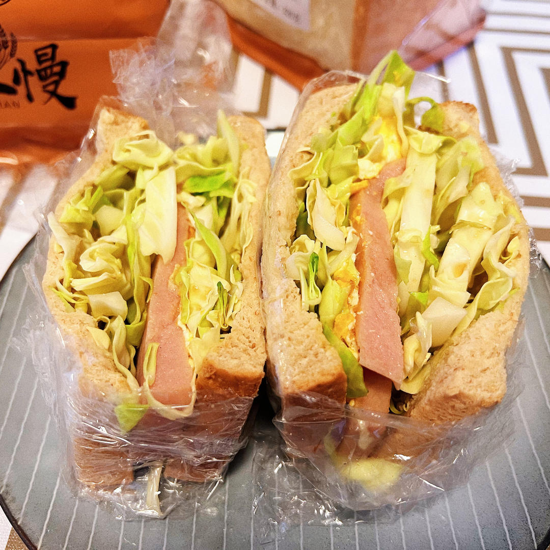 鸡蛋卷心菜三明治🥪