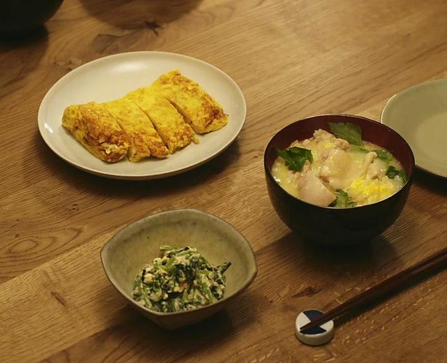 鸡蛋卷&白芝麻菠菜拌豆腐&鸡肉杂炊粥【昨日的美食】的做法