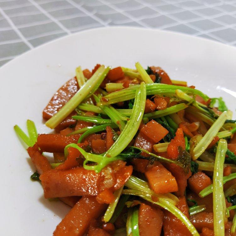 芹菜炒午餐肉