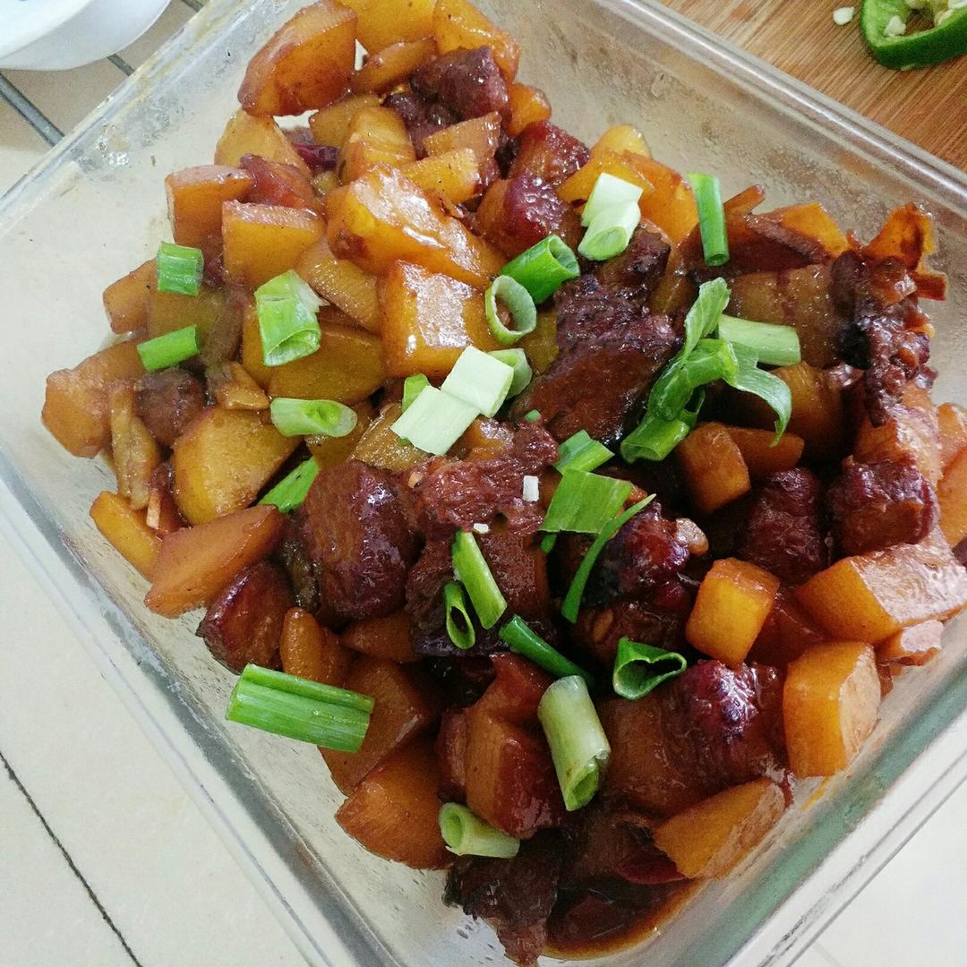 红烧肉炖土豆