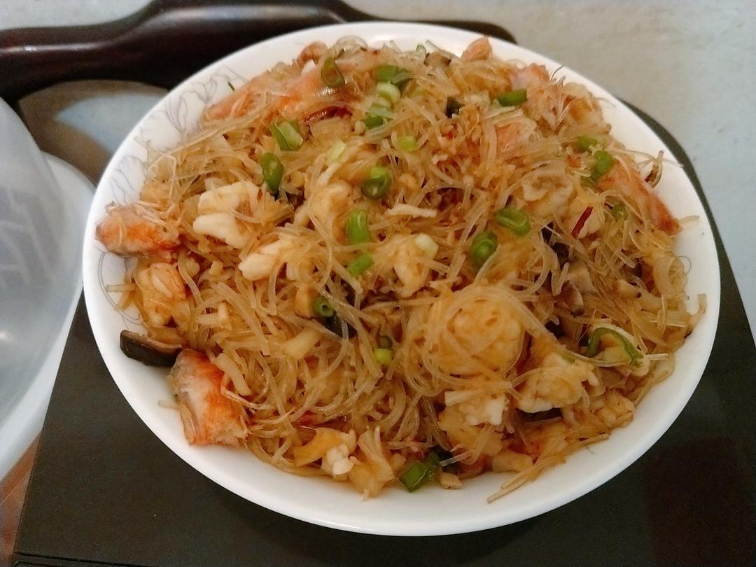 去餐厅必点的粤式虾皇粉丝煲