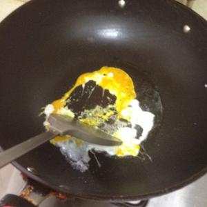 鸡蛋炒豆腐的做法 步骤2