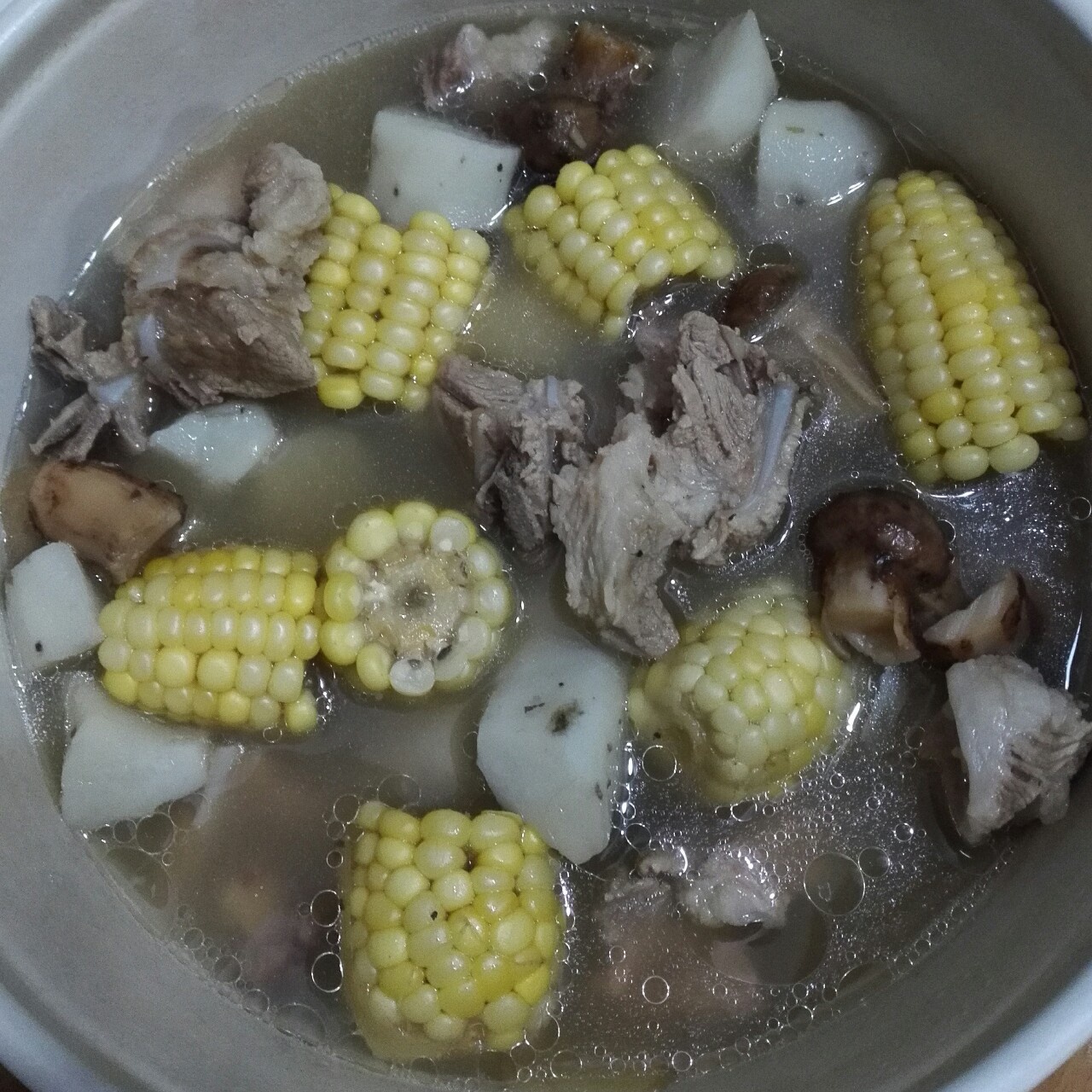 郁郁梧桐w_z做的山药玉米排骨汤