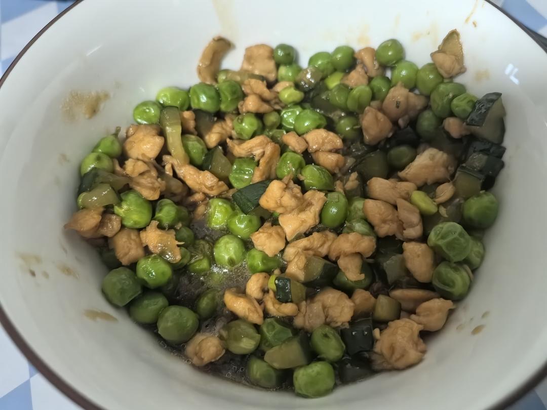 下饭百分百的翡翠酱香豌豆鸡丁