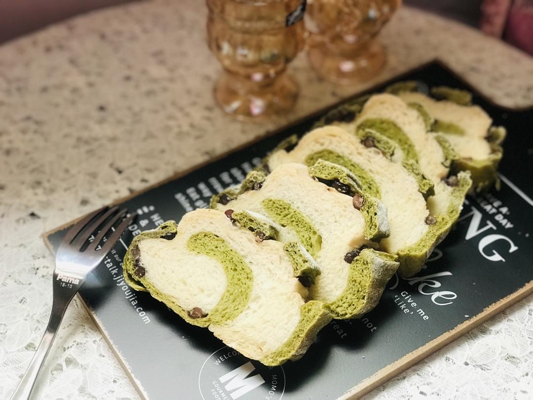 抹茶双色哈斯面包，红豆欧包