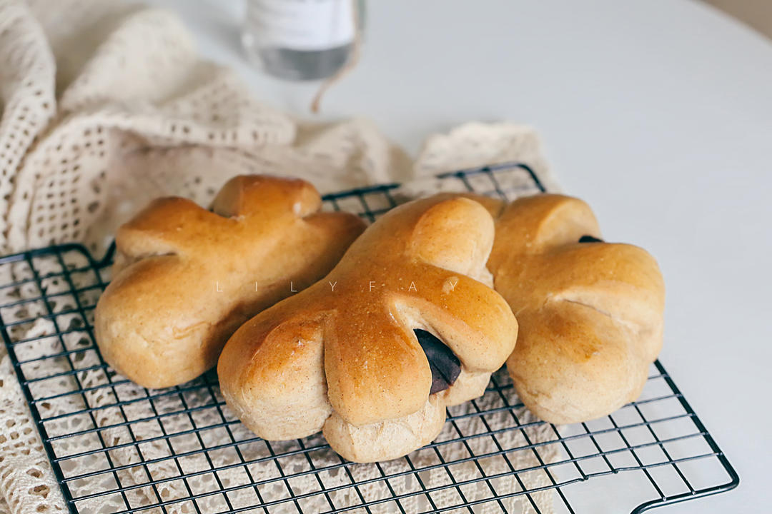 肉桂豆沙花朵面包B76