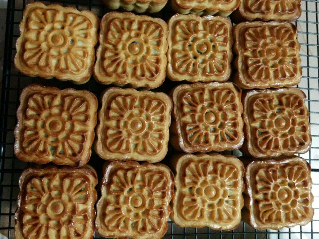 广式月饼—蛋黄莲蓉月饼
