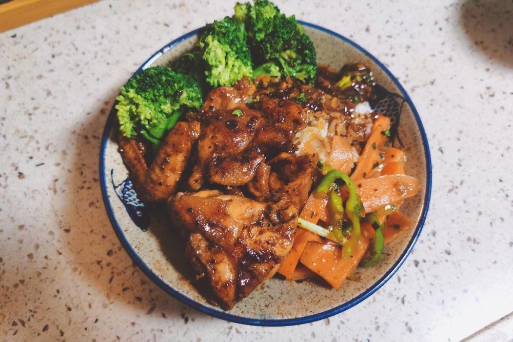 【黑椒鸡腿饭】