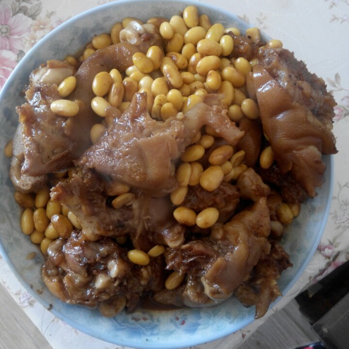 黄豆烧猪蹄