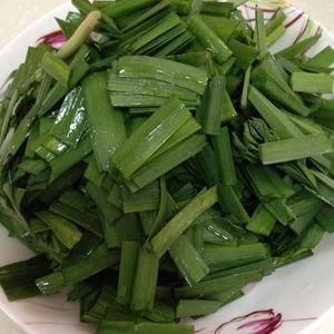 小河虾炒韭菜的做法 步骤2