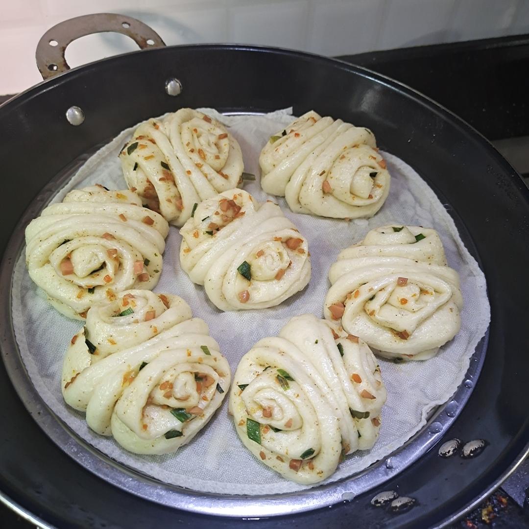 🌺椒盐葱香花卷🌺（操作简单，好吃又好看）
