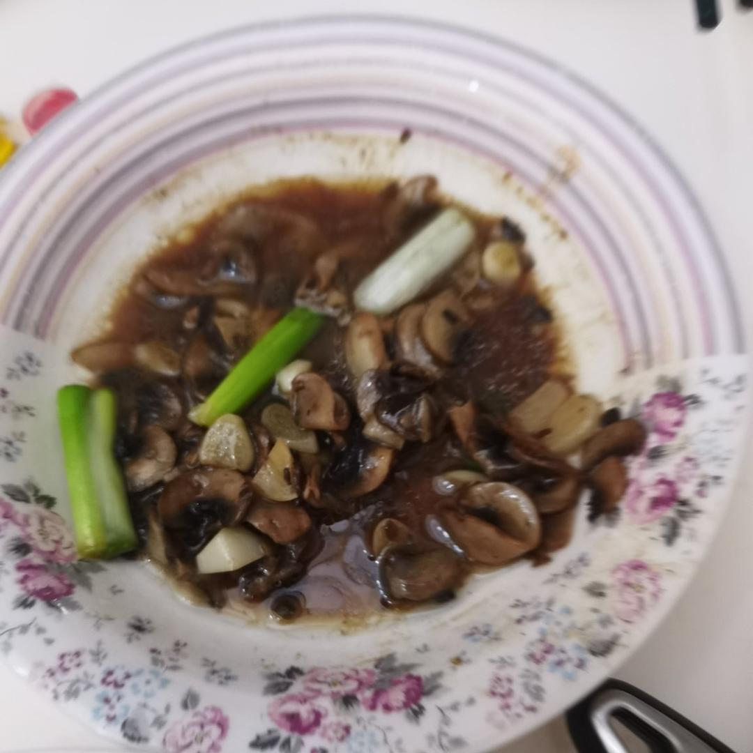 鲜香嫩滑！好吃不胖的蒜香炒口蘑！