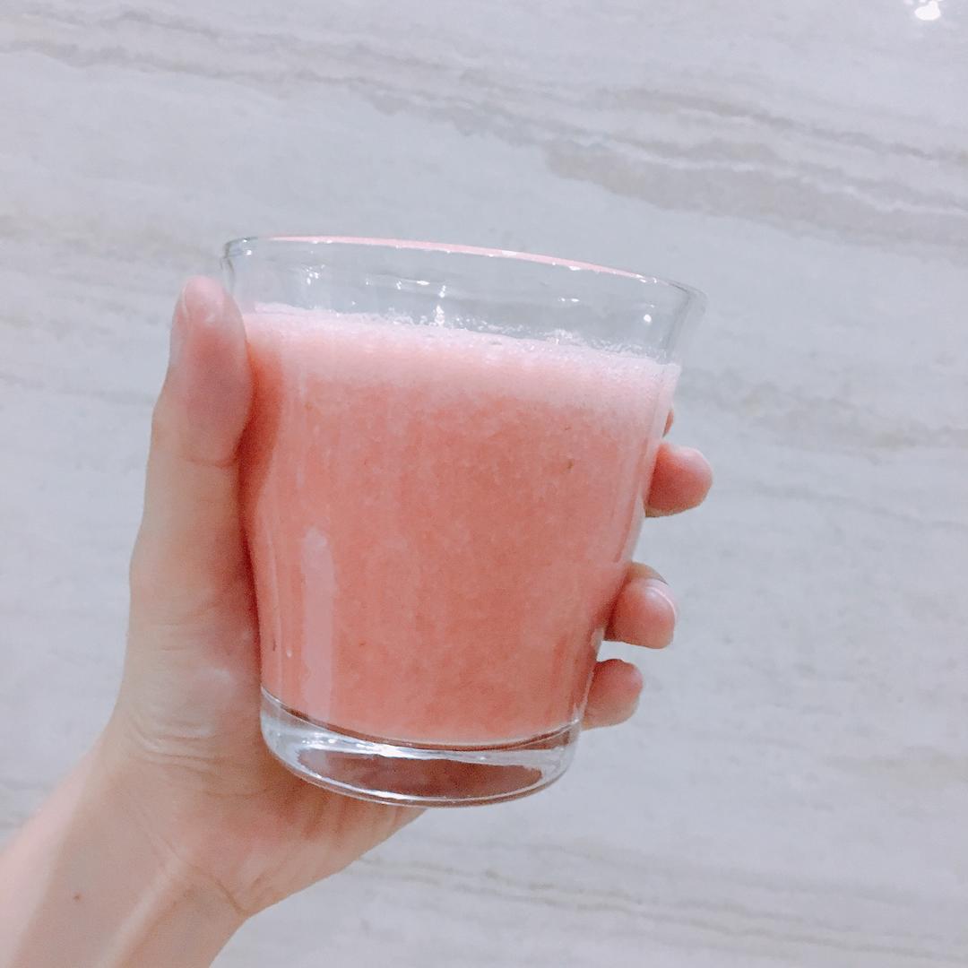 草莓养乐多果汁