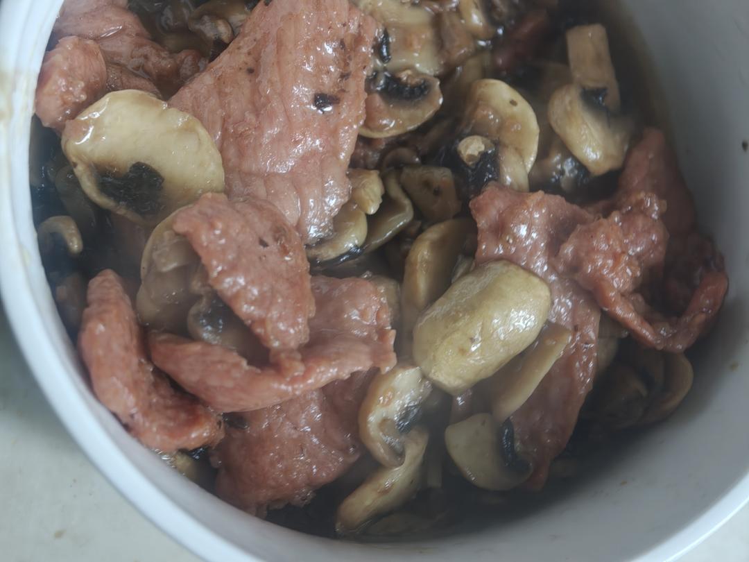 蒜香口菇牛肉粒