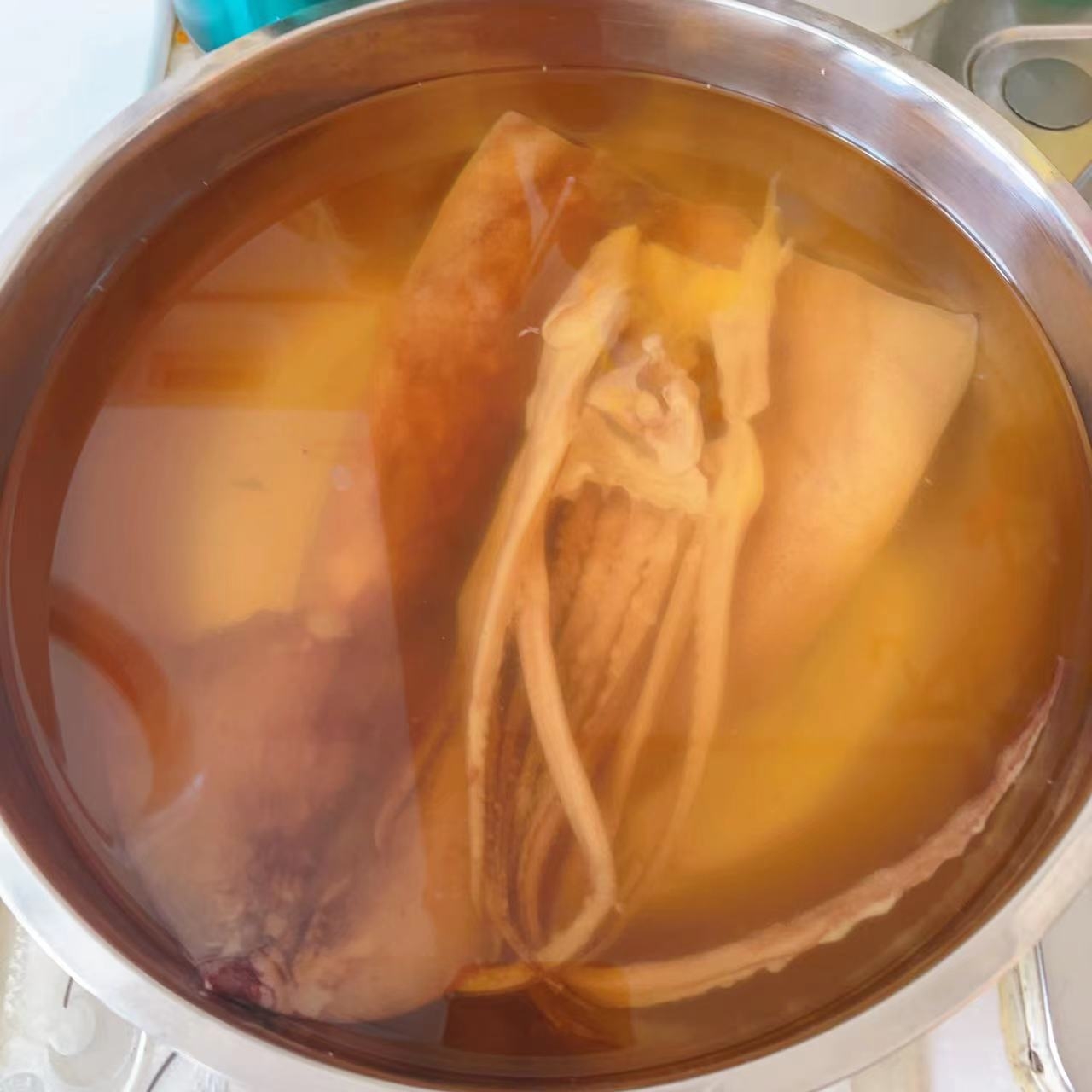 鱿鱼干扇贝海米(鲜甜萝卜汤)鲜掉眉毛的干货萝卜汤的做法 步骤2
