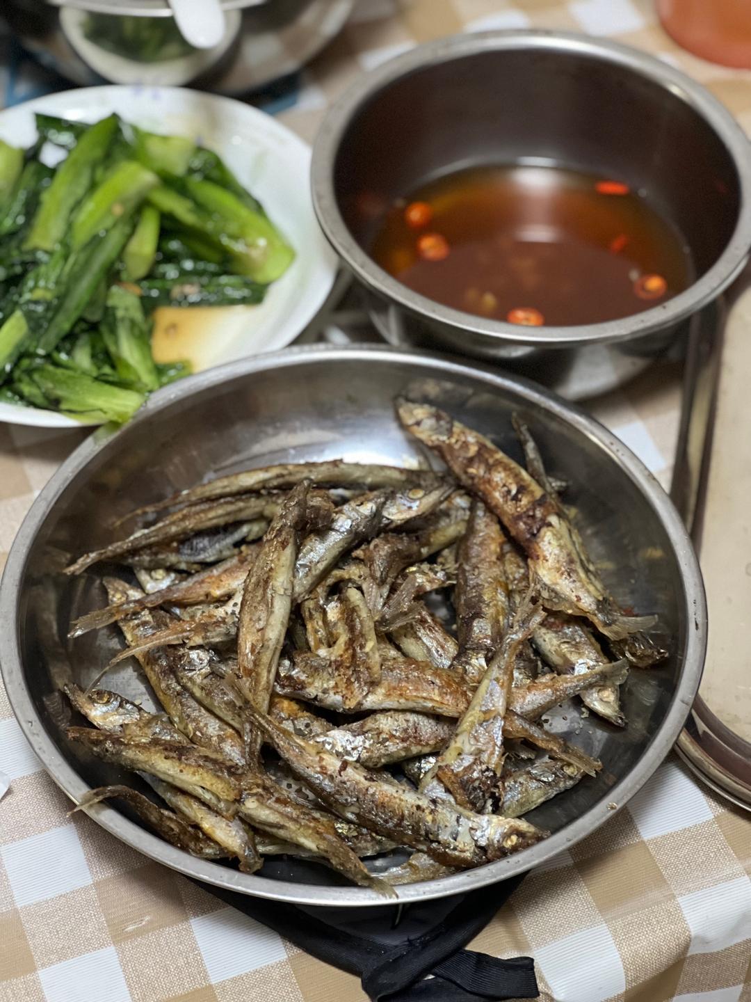 香煎多春鱼的做法