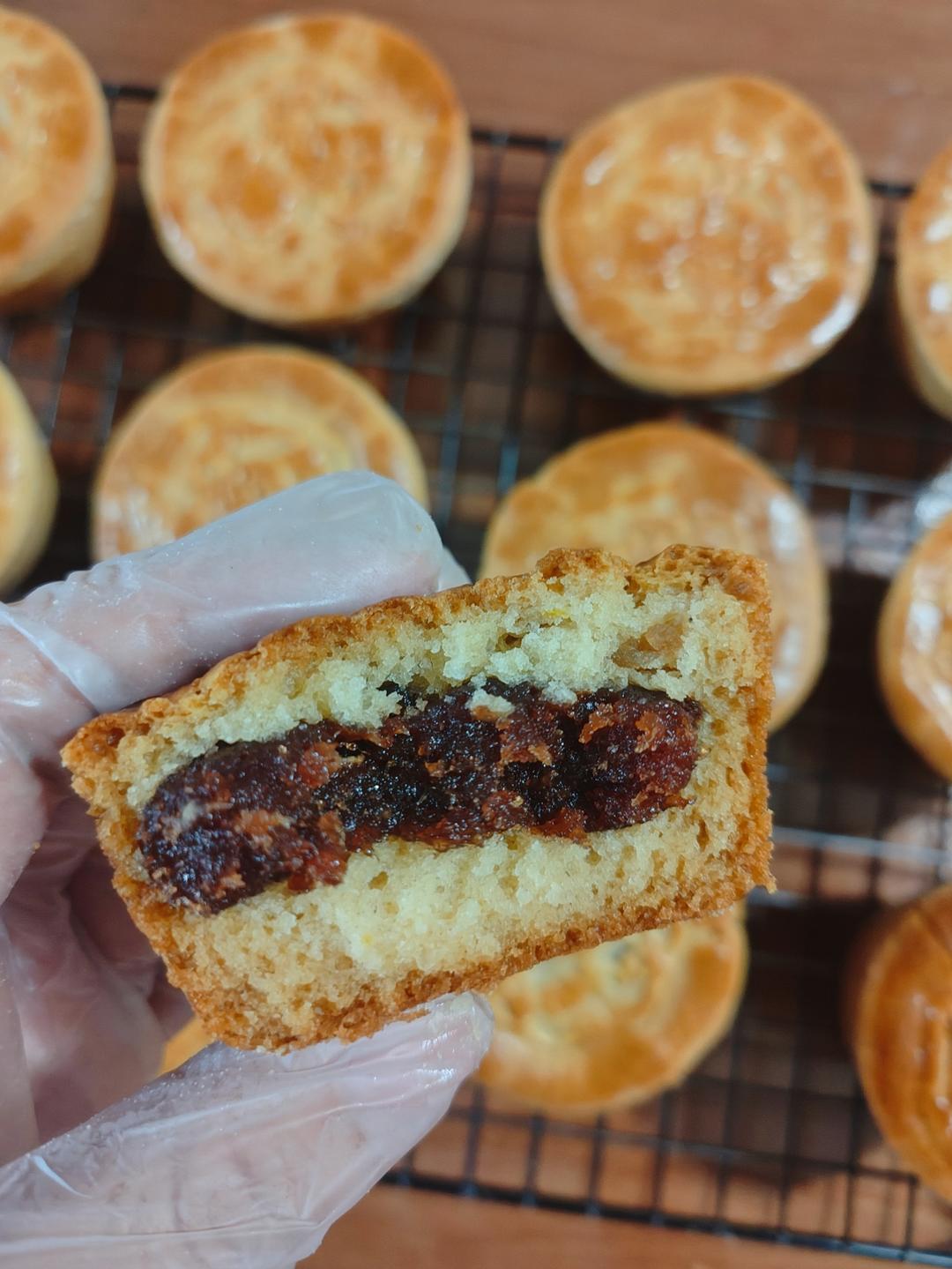 自制中秋月饼，外皮松软的：蛋月烧月饼