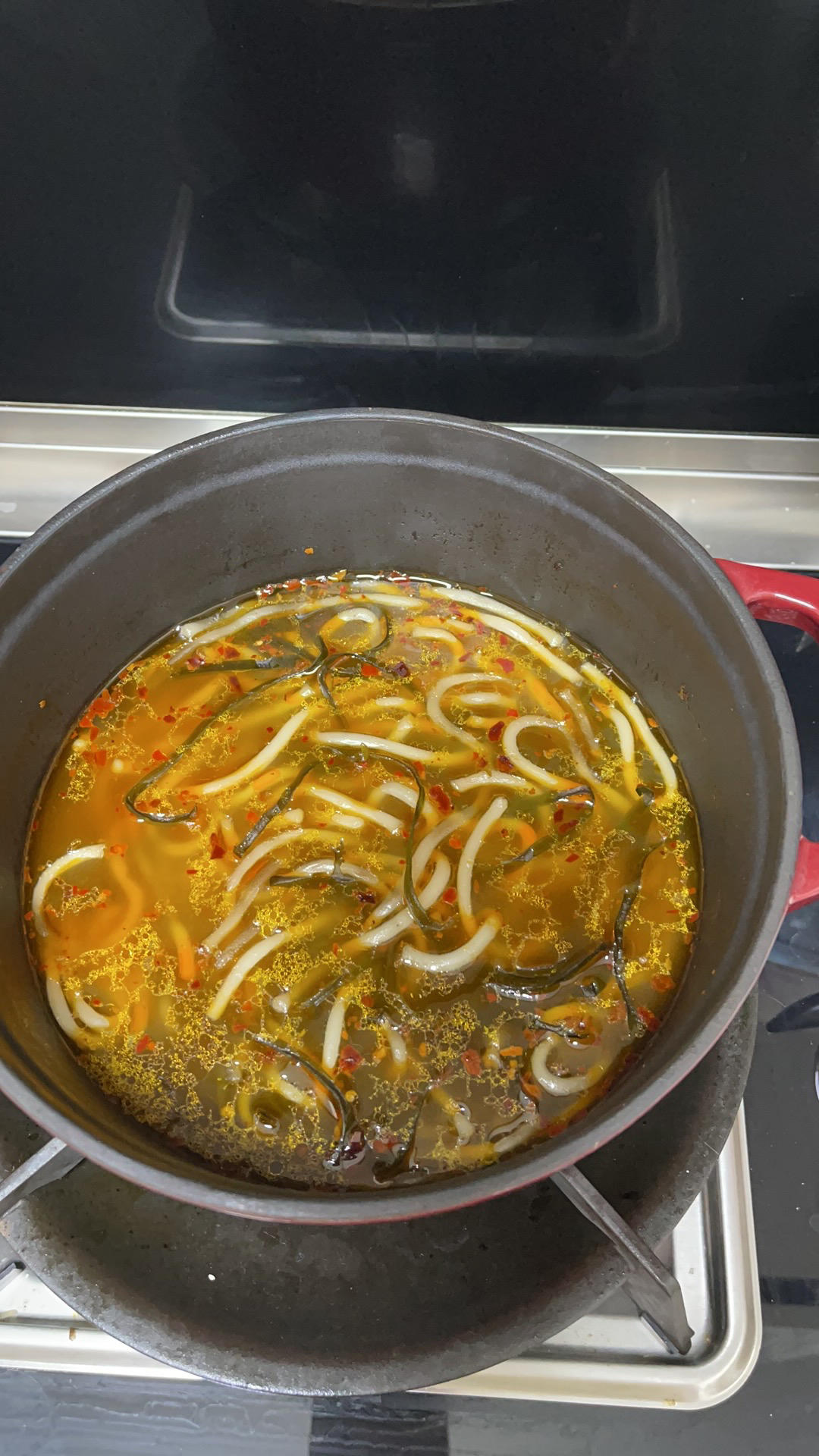 不用火锅底料也可以做的砂锅土豆粉(刀削面)