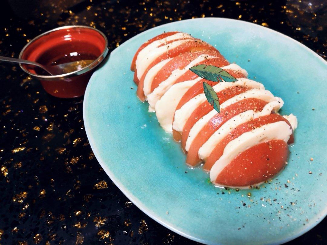 马苏里拉奶酪番茄沙拉