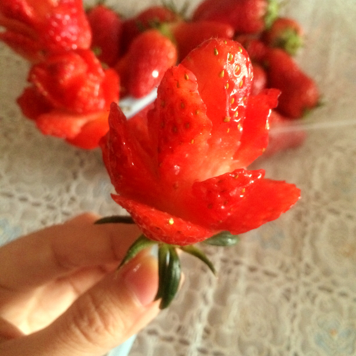 草莓玫瑰花——让草莓一分钟变玫瑰