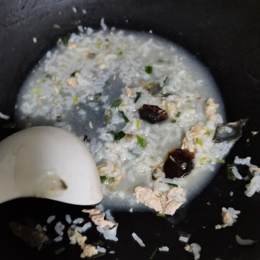 妈妈👩教我做的皮蛋瘦肉粥🥣简单快捷美味😋