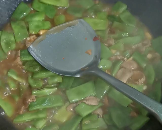 下饭神器 扁豆炒肉的做法 步骤7