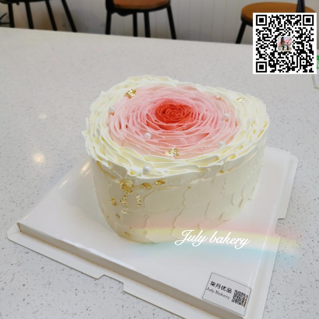 心形裱花奶油蛋糕