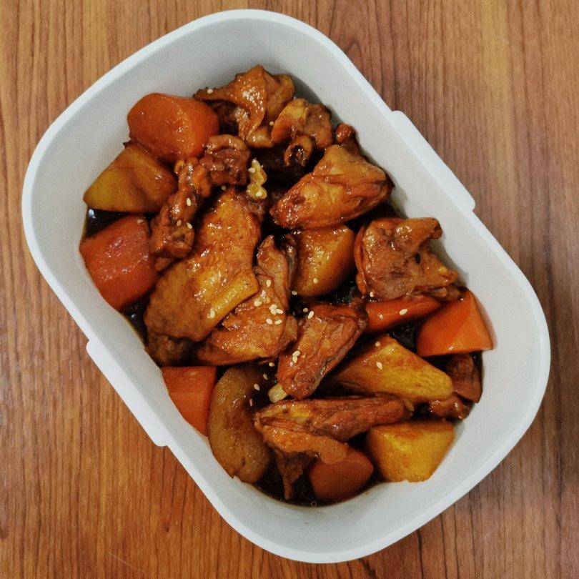 土豆胡萝卜炖鸡块